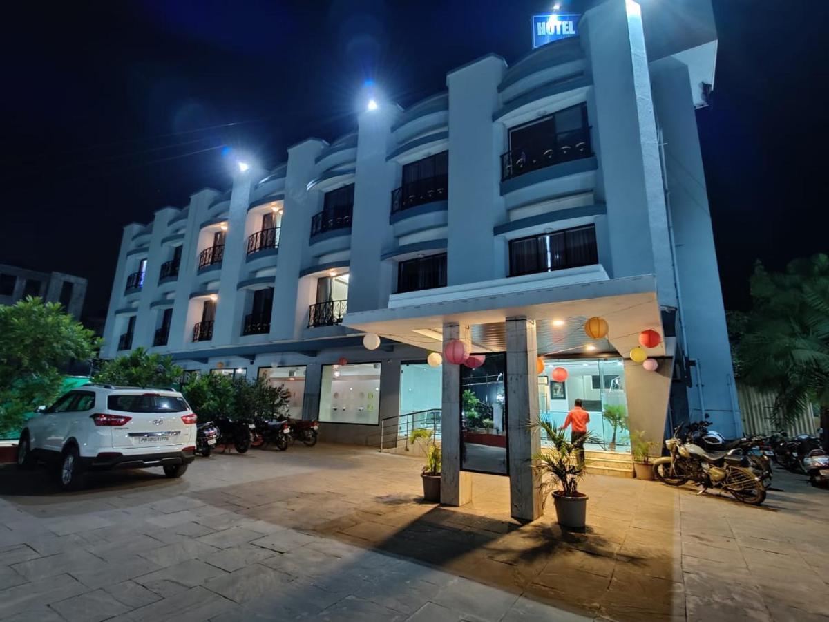 Hotel Aristro Lonavla Zewnętrze zdjęcie