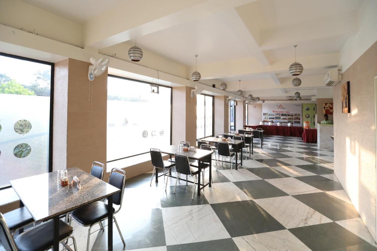 Hotel Aristro Lonavla Zewnętrze zdjęcie