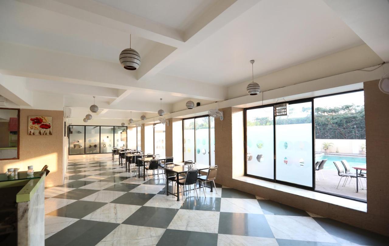 Hotel Aristro Lonavla Zewnętrze zdjęcie