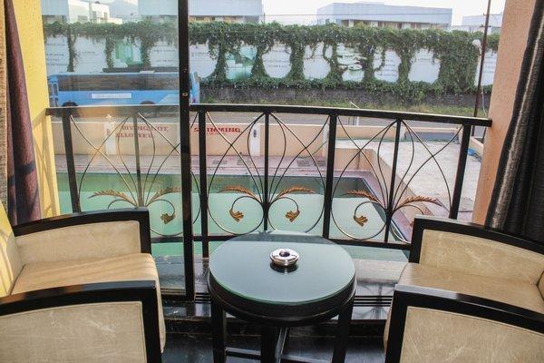 Hotel Aristro Lonavla Zewnętrze zdjęcie